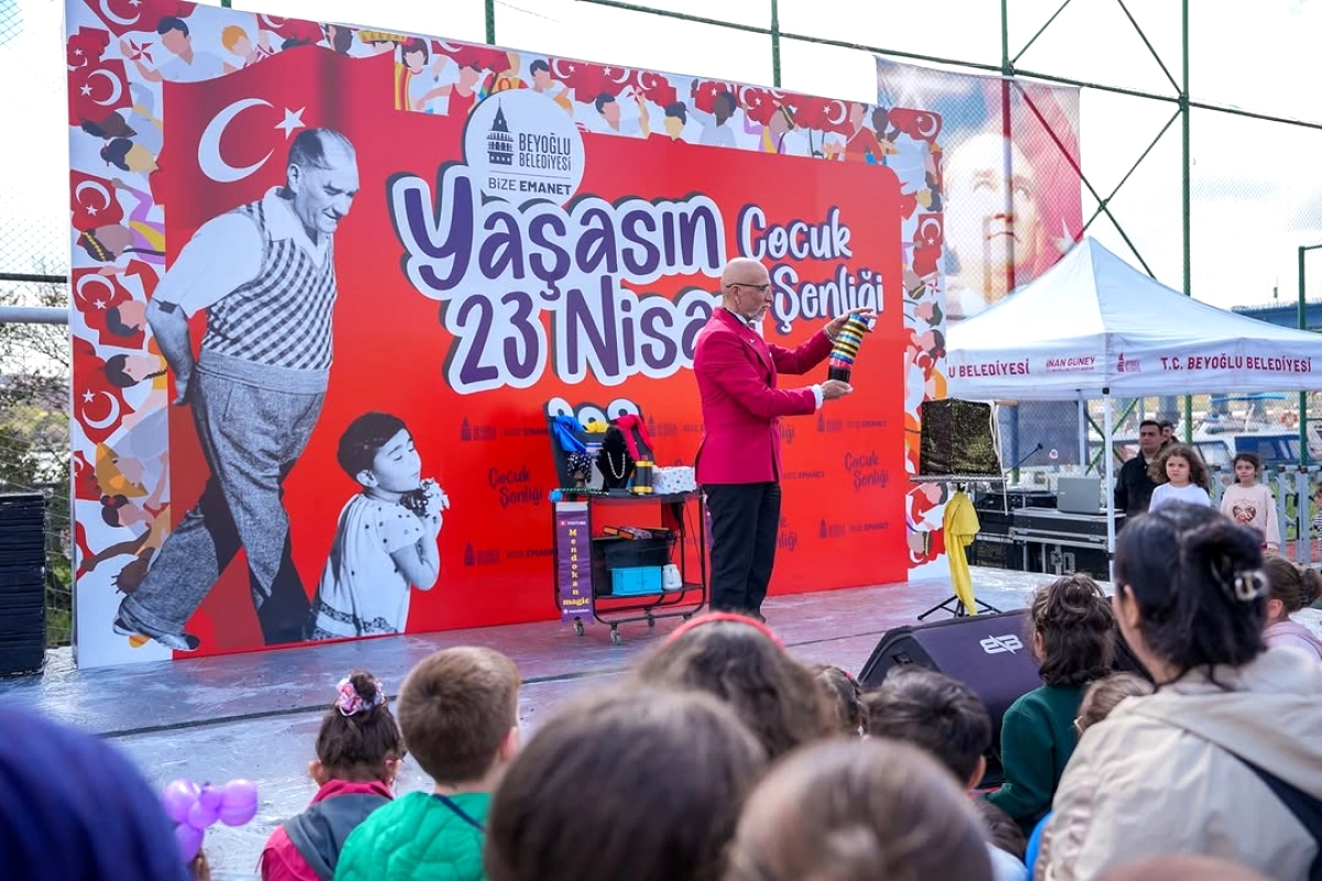 Beyoğlu'nda 23 Nisan Coşkusu: Çocuk Şenliği 26 Nisan'a Kadar Devam Ediyor
