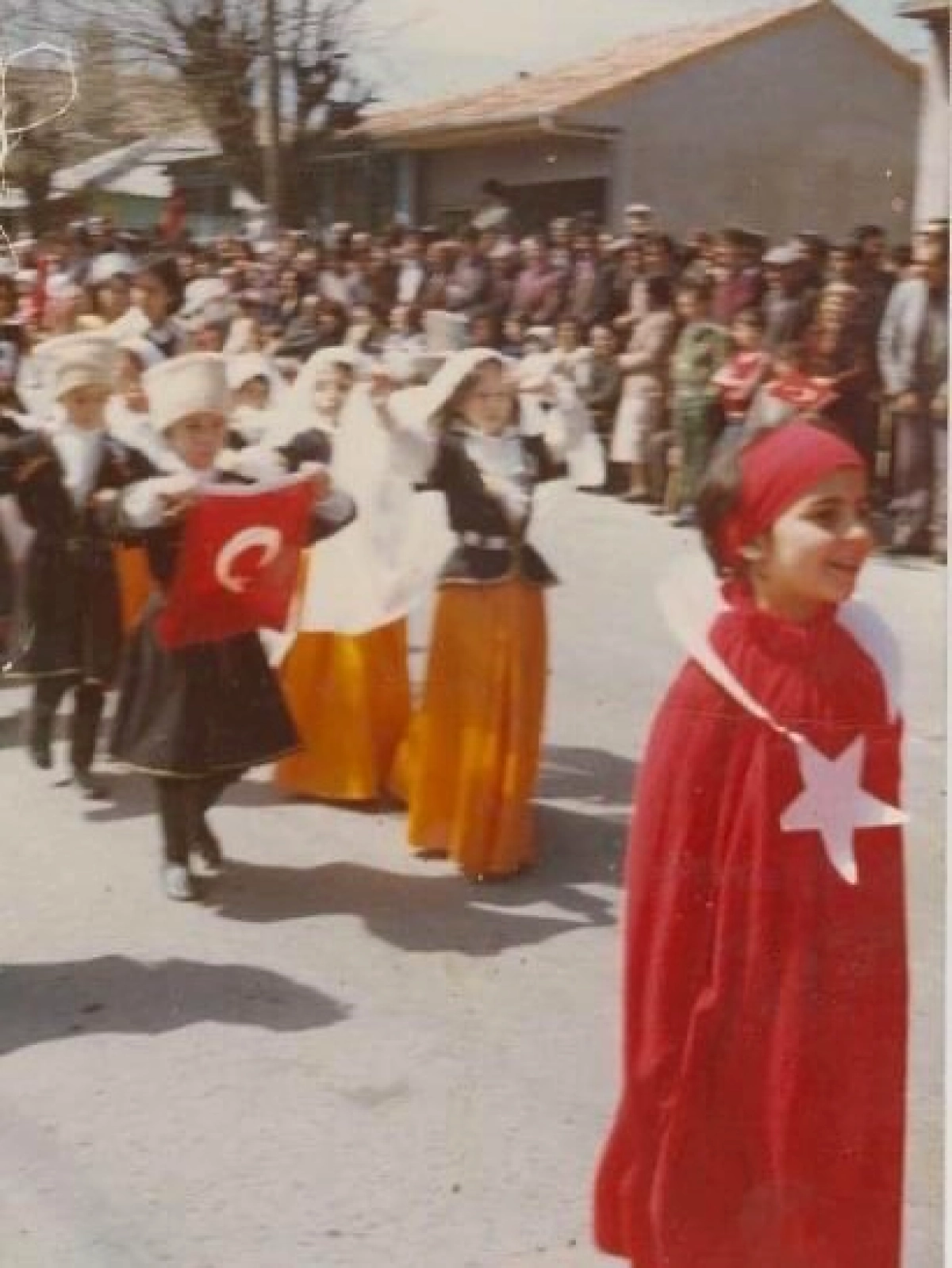 AK Partili Durgut'tan 23 Nisan Mesajı: 