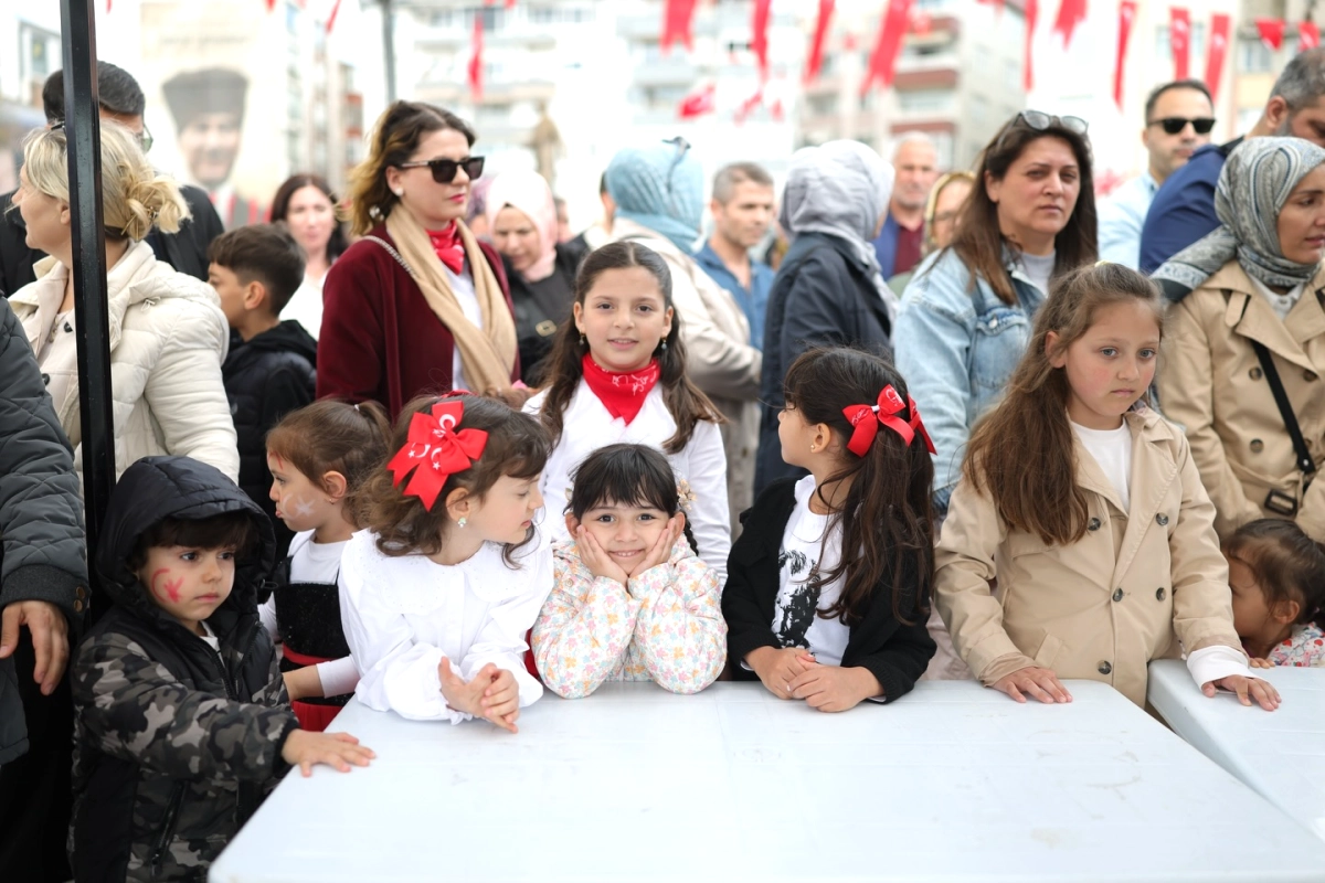 Silivri Sahili 23 Nisan'da Çocuk Şenliğine Dönüştü