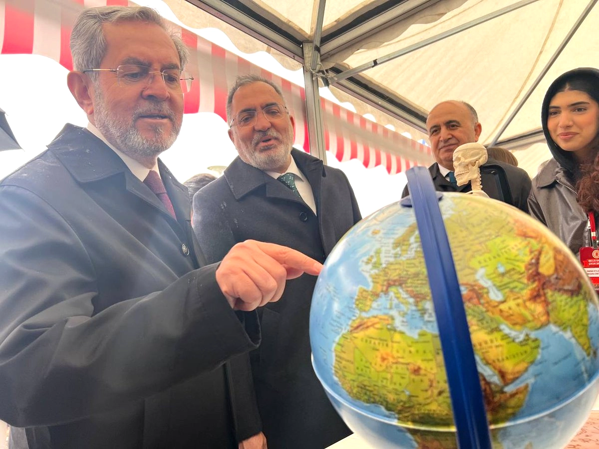 Ankara Üniversitesi Standında Çocuklarla Bilim Buluşması