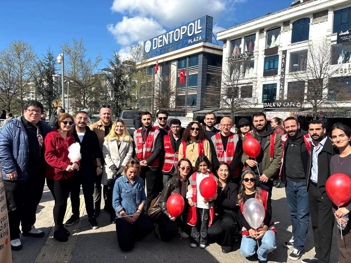 Ümraniye'de 23 Nisan Coşkusu: CHP Gençlik Kolları Çocuklar İçin Etkinlik Düzenledi