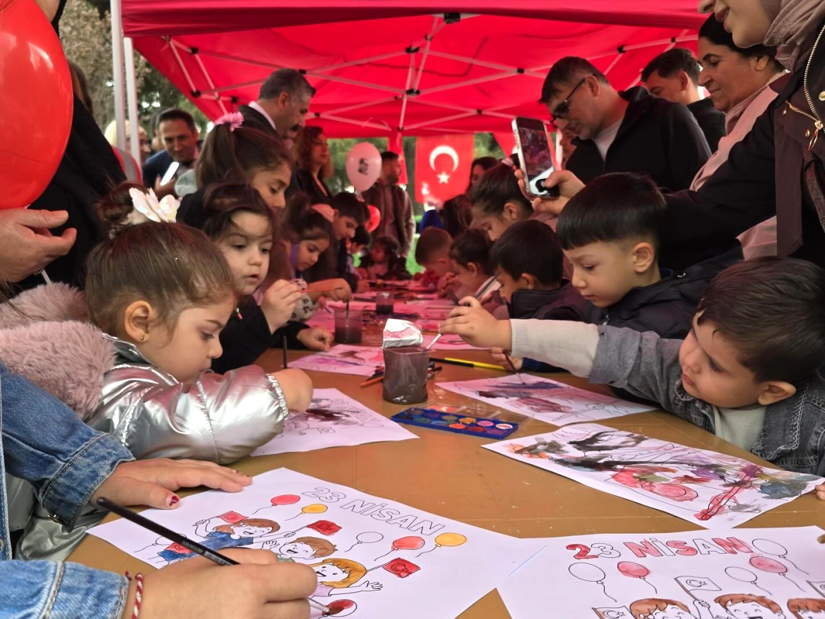 CHP Gebze Gençlik Kolları 23 Nisan'da Çocuklarla Buluştu