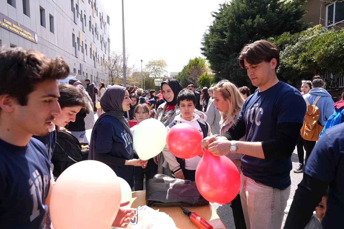 İstanbul Üniversitesi-Cerrahpaşa'da İlk Kez 23 Nisan Şenliği Düzenlendi
