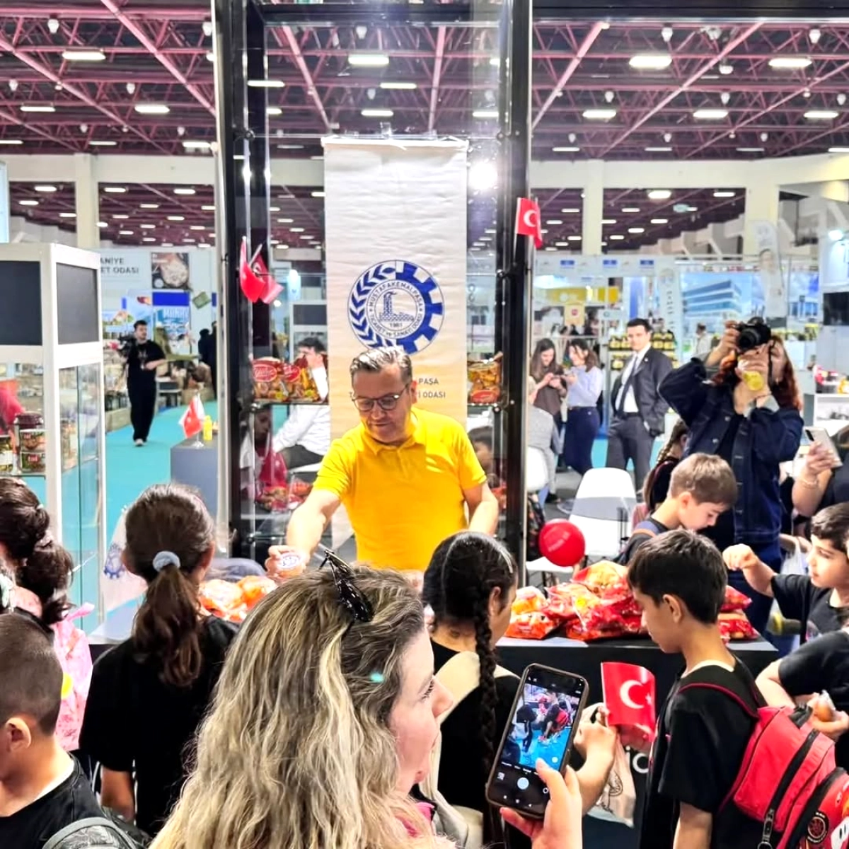 Mustafakemalpaşa Tatlısı Çocuklarla Buluştu: YÖREX'te Anlamlı Tanıtım