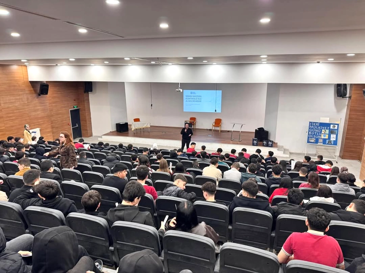 Esenyurt'ta YKS Öğrencilerine Sınav Kaygısı Semineri