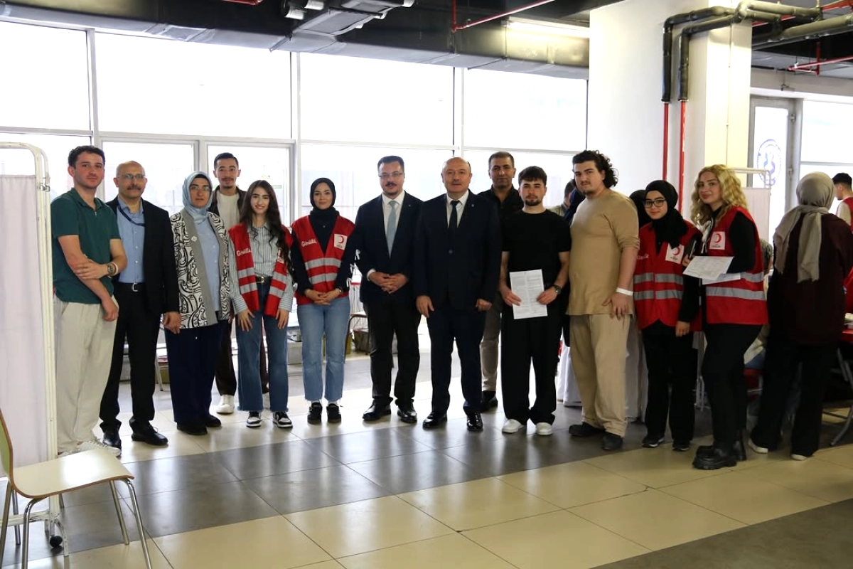 İstanbul Esenyurt Üniversitesi'nden Kızılay'a 176 Ünite Kan Desteği