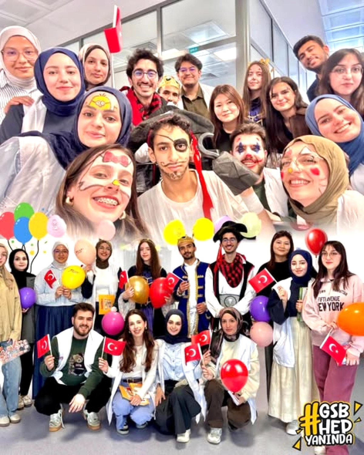 Bağcılar'da Hastanede Yatan Çocuklara Gönüllü Gençlerden Moral Ziyareti