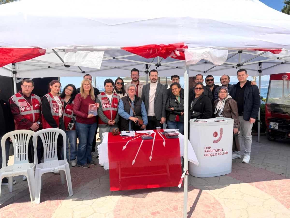 CHP'li Gençler Karamürsel'de Emekliler İçin Sahada: İskele Önünde Buluşma