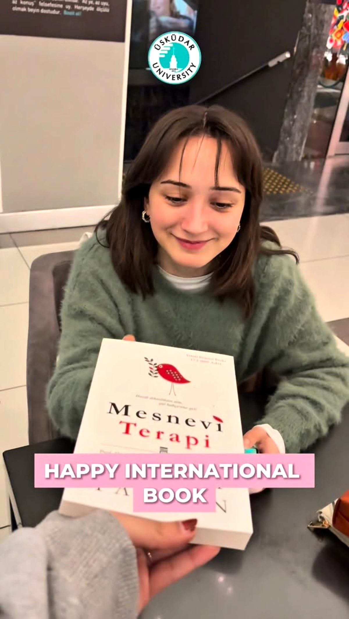 Üsküdar Üniversitesi'nden Öğrencilere Uluslararası Kitap Günü Hediyesi