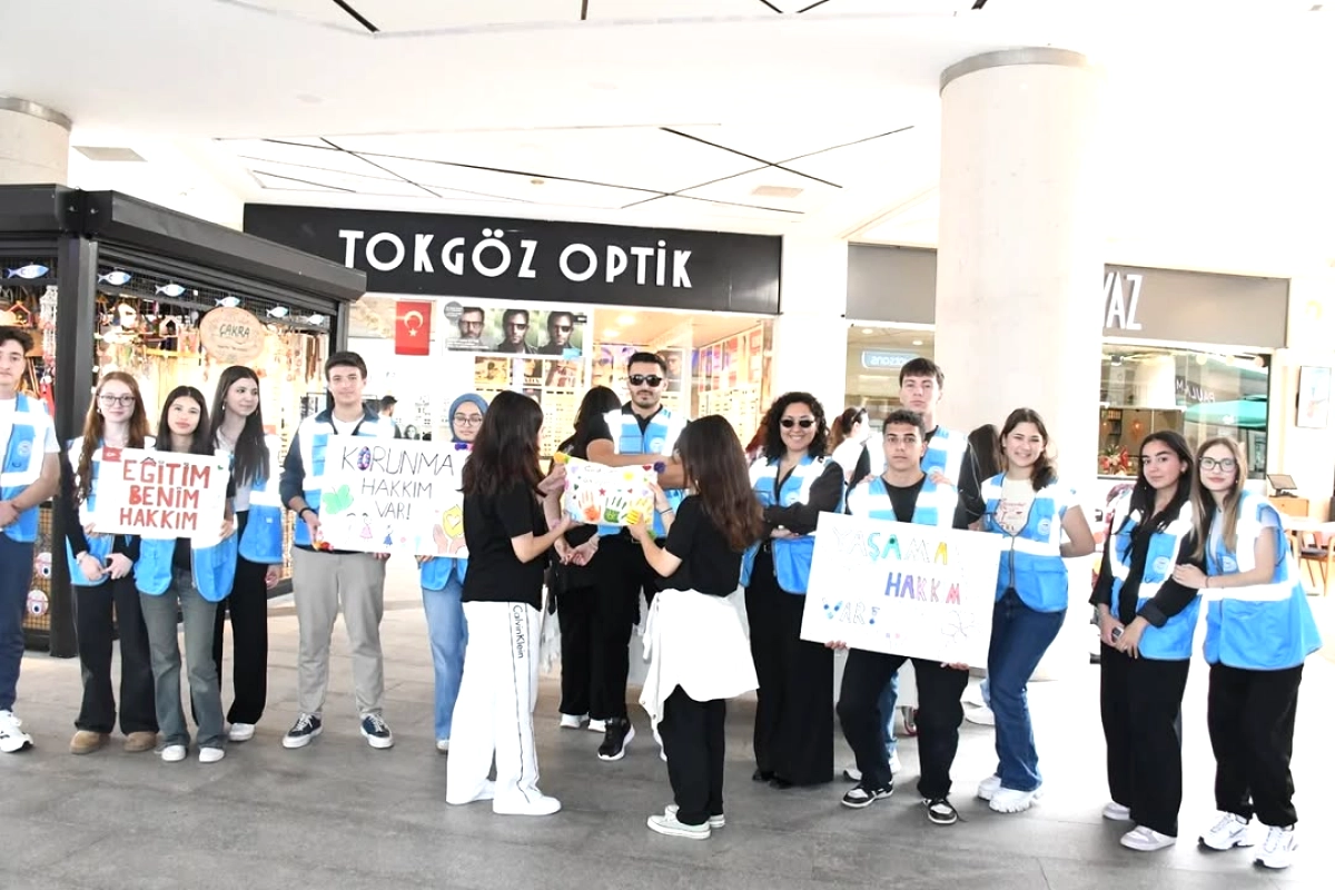 Antalya'da Çocuk Hakları Sergisi: Küçük Ellerden Büyük Eserler