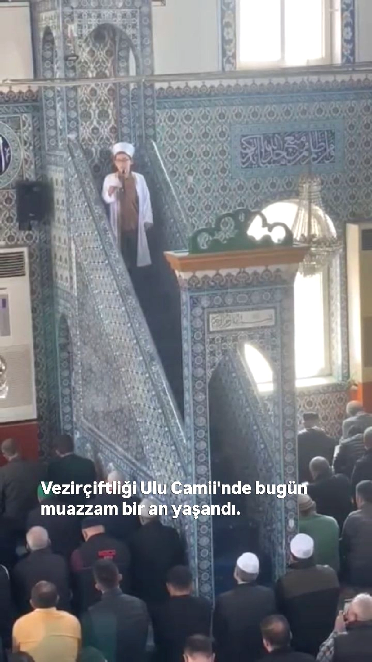 9 Yaşındaki Erdem'den Başiskele'de Tarihi Hutbe: 3 Bin Kişiyle Dolu Cami Göğüs Kabarttı