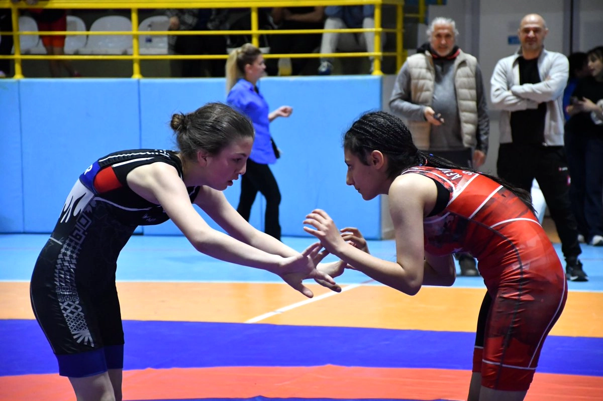 Afyonkarahisar'da Yıldız Kızlar Güreş Şampiyonları Belli Oldu