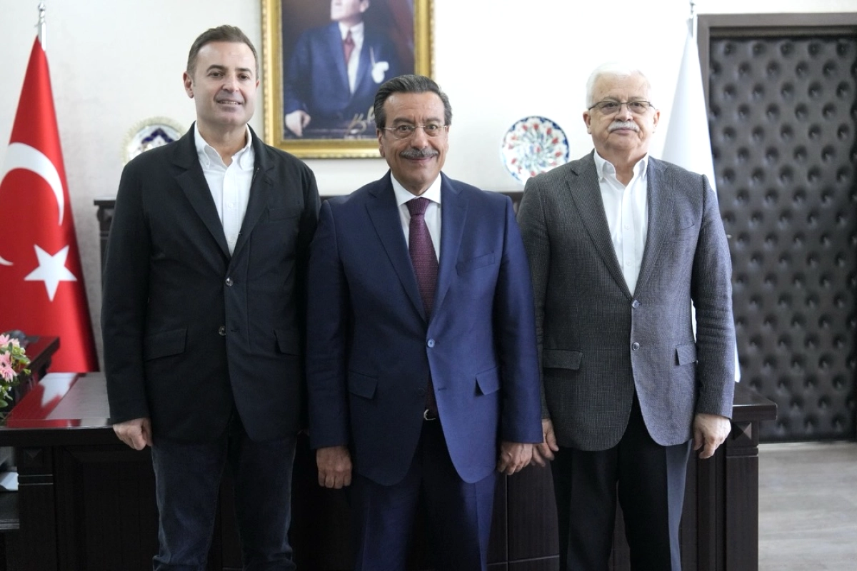 Burhaniye'de Üst Düzey İstişare: Büyükşehir ve İlçe Protokolü Bir Araya Geldi