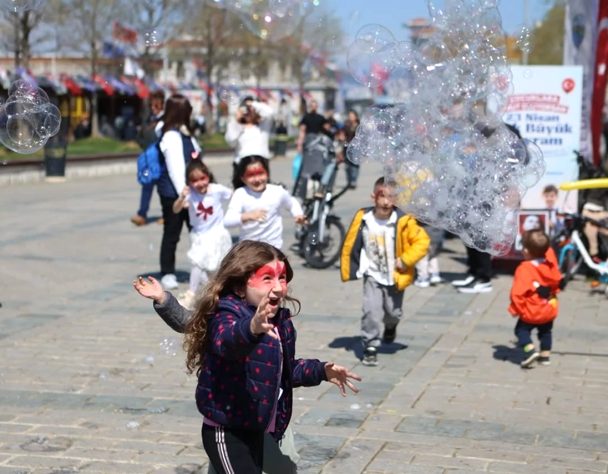 Adalar'da 23 Nisan Coşkusu: Çocuk Şenliği Yarın Sona Eriyor