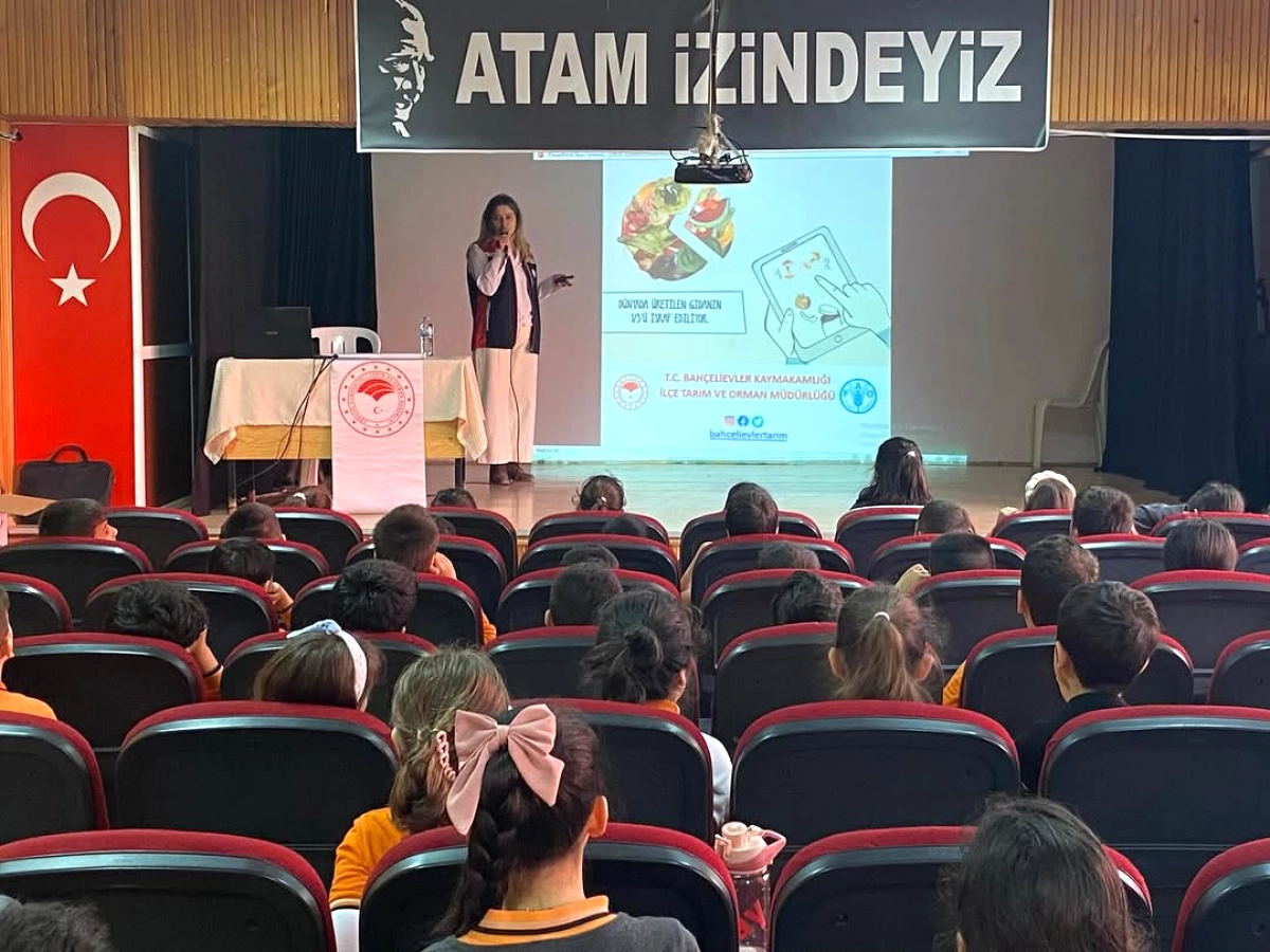 Bahçelievler'de Minik Eller Toprak ve Su Bilinciyle Buluştu