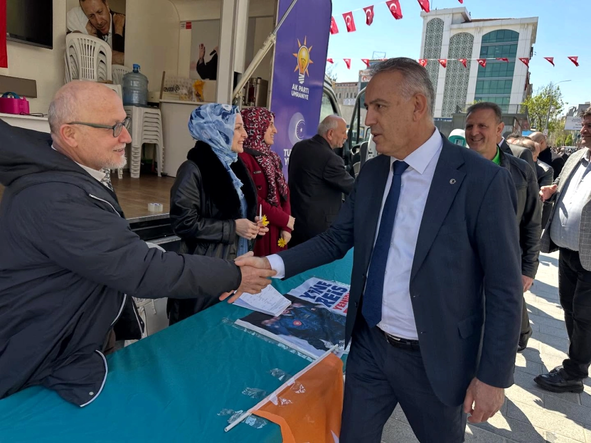 AK Parti Ümraniye 15 Temmuz Meydanı'nda Vatandaşlarla Buluştu