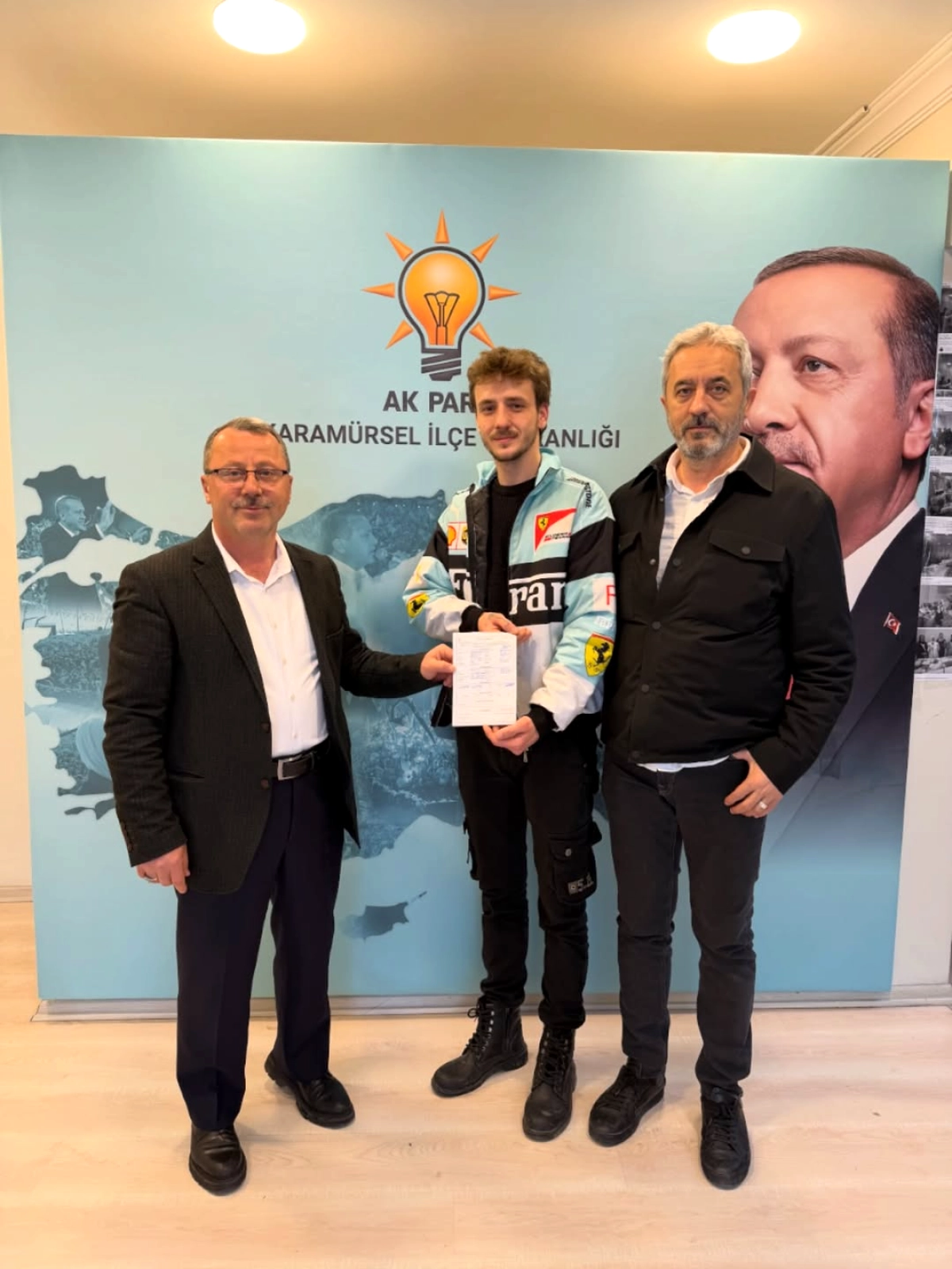 Yunus Emre Öksüz AK Parti Karamürsel'de Gönüllü Üye Oldu