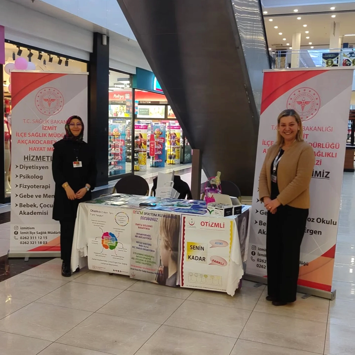 İzmit'te Otizm Farkındalık Günü'nde Vatandaşlar Bilgilendirildi