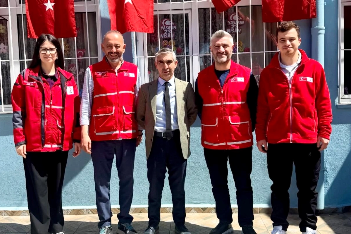 Kızılay'dan 2.500 Yalovalı Öğrenciye 23 Nisan Sürprizi