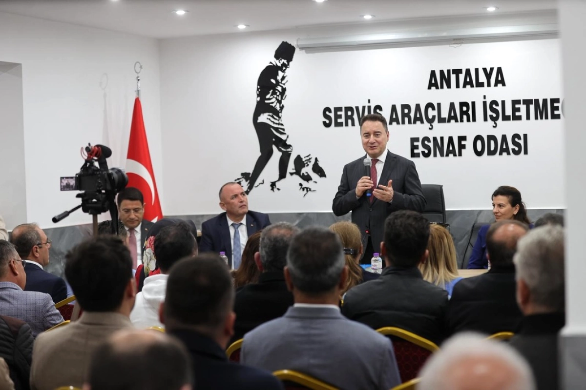 Babacan ve Şahin Antalya'da Servisçi Esnafıyla Buluştu