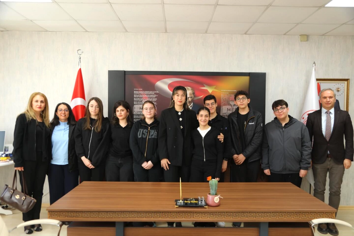 Gölbaşı Öğrencileri İsveç'te Dezavantajlı Gruplarla Atölye Yaptı