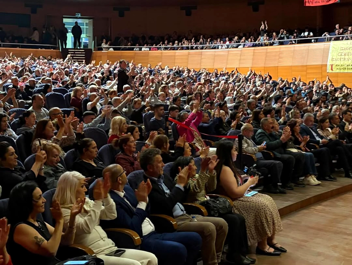 Bursa'da Bahar ve Barış Temalı Konsere Milletvekili Katılımı