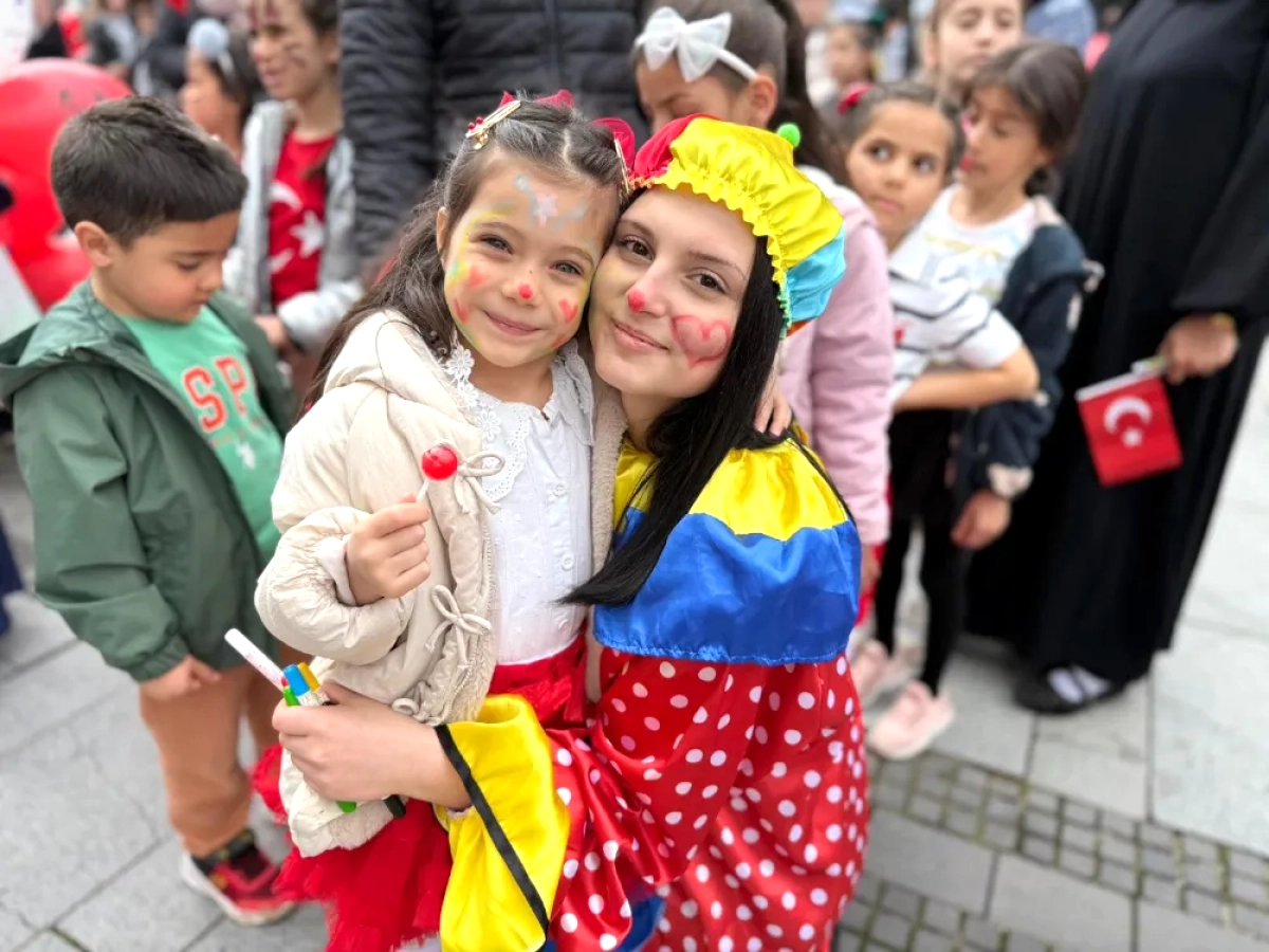 Gölcük'te 23 Nisan Coşkusu: Çocuklar Anıtpark'ta ve Sanat Atölyesinde Buluştu