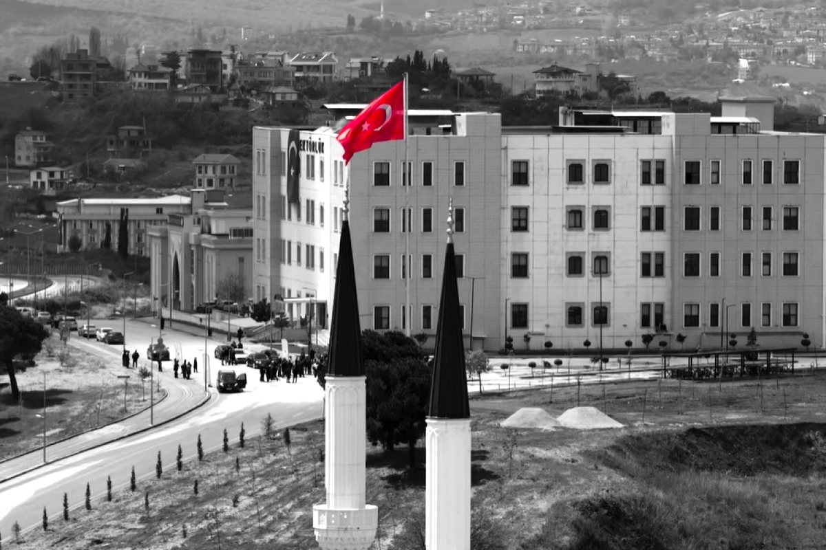 Yalova Üniversitesi Kampüsü'ne Dev Türk Bayrağı Anıtı Açıldı