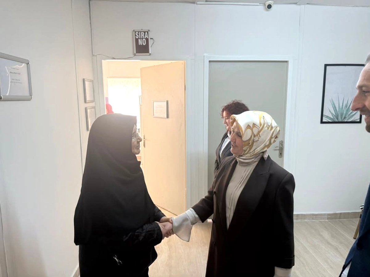 AK Partili Öztürk, Şile Devlet Hastanesi Ağız Diş Polikliniği'ni Ziyaret Etti