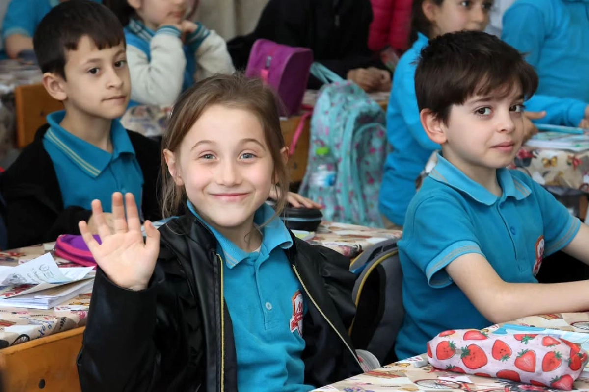 Sultanbeyli Kaymakamı ve İlçe Milli Eğitim Müdürü'nden Okul Ziyareti