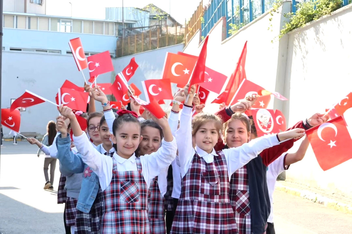 Sultanbeyli Kaymakamı ve İlçe Müdürü Ahmet Yesevi İlkokulu'nda