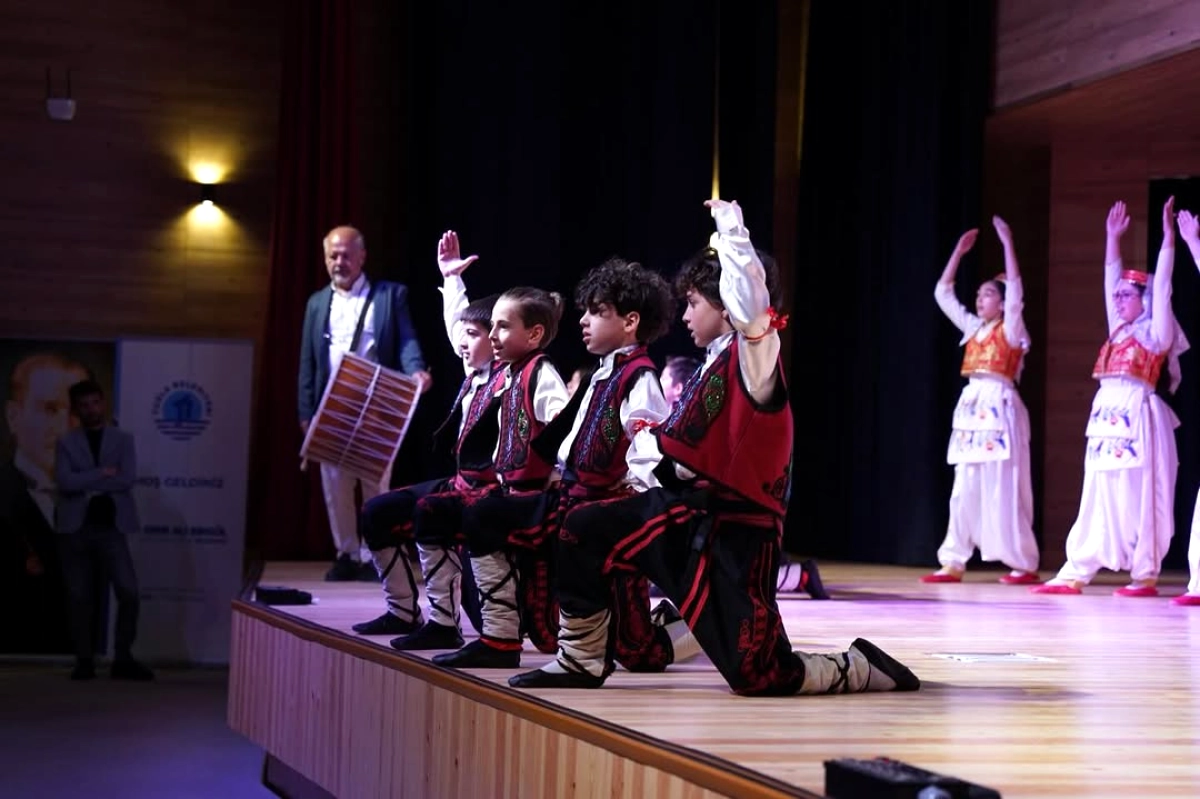 Tuzla'da 23 Nisan Coşkusu: Dünya Çocukları Dostluk ve Barış İçinde Sahne Aldı