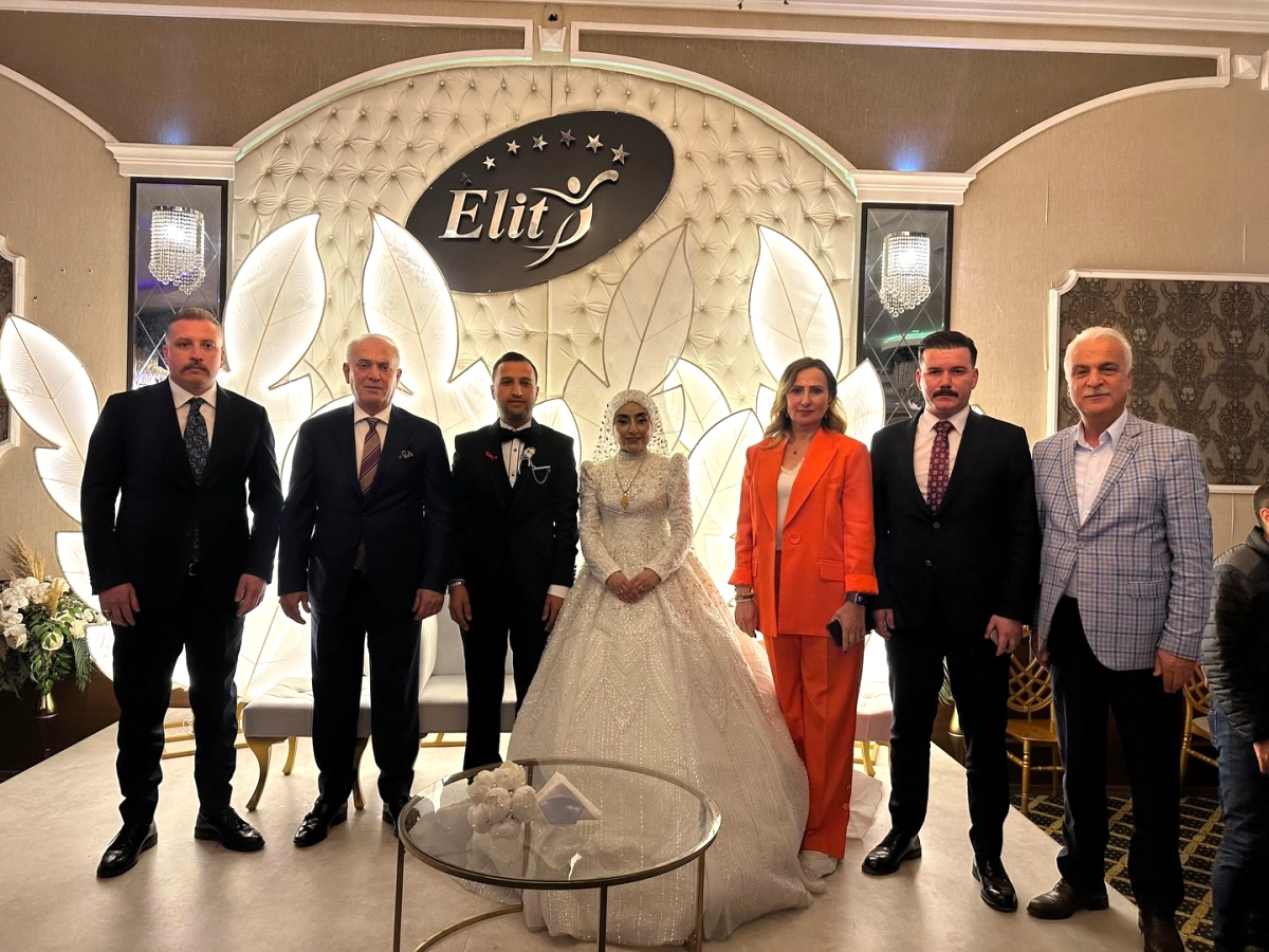 Adana'da Ülkü Ocakları Yöneticisinin Düğününde Siyasi Dayanışma