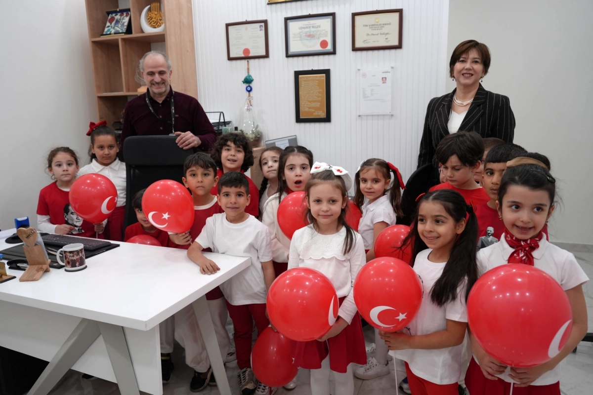 Yalova'da Hastane Sahnesinde 23 Nisan Coşkusu