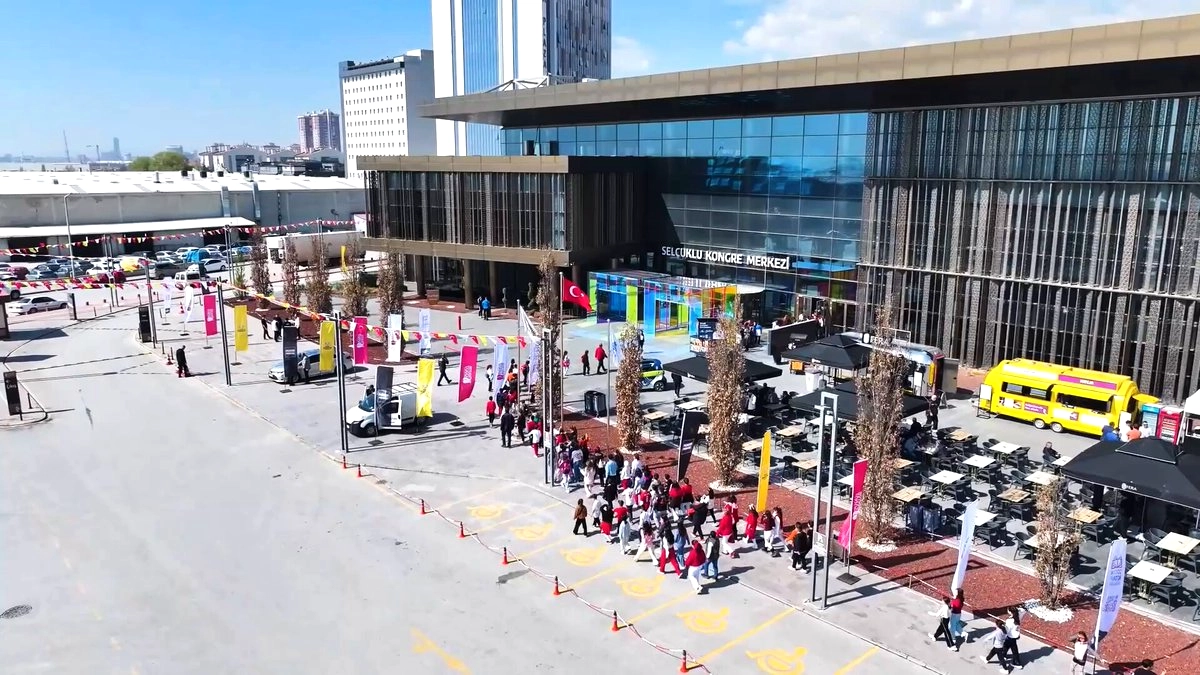 Konya'da Çocuk Kitap Şöleni Sürüyor: 26 Nisan'a Kadar Selçuklu Kongre Merkezi'nde