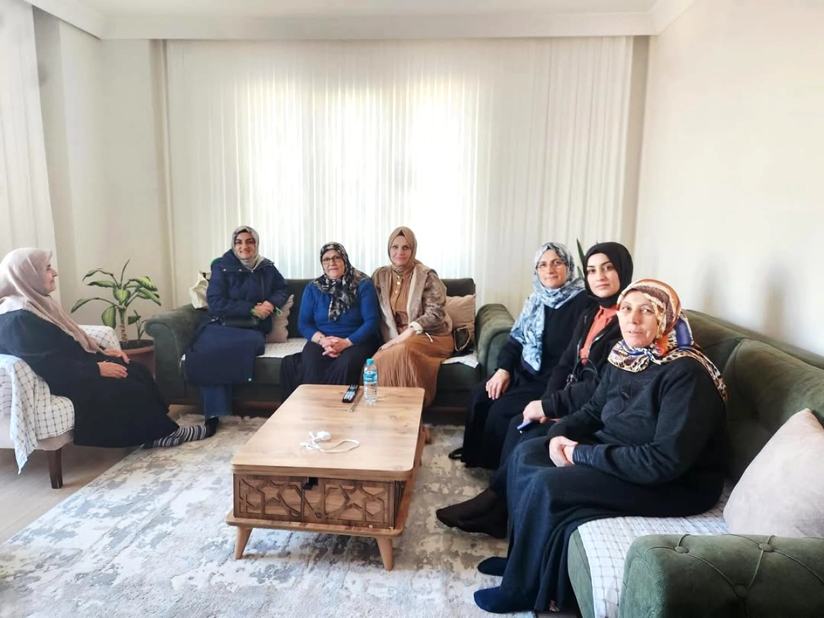 AK Parti Ümraniye Kadın Kolları 4 Mahallede Saha Çalışması Yürüttü