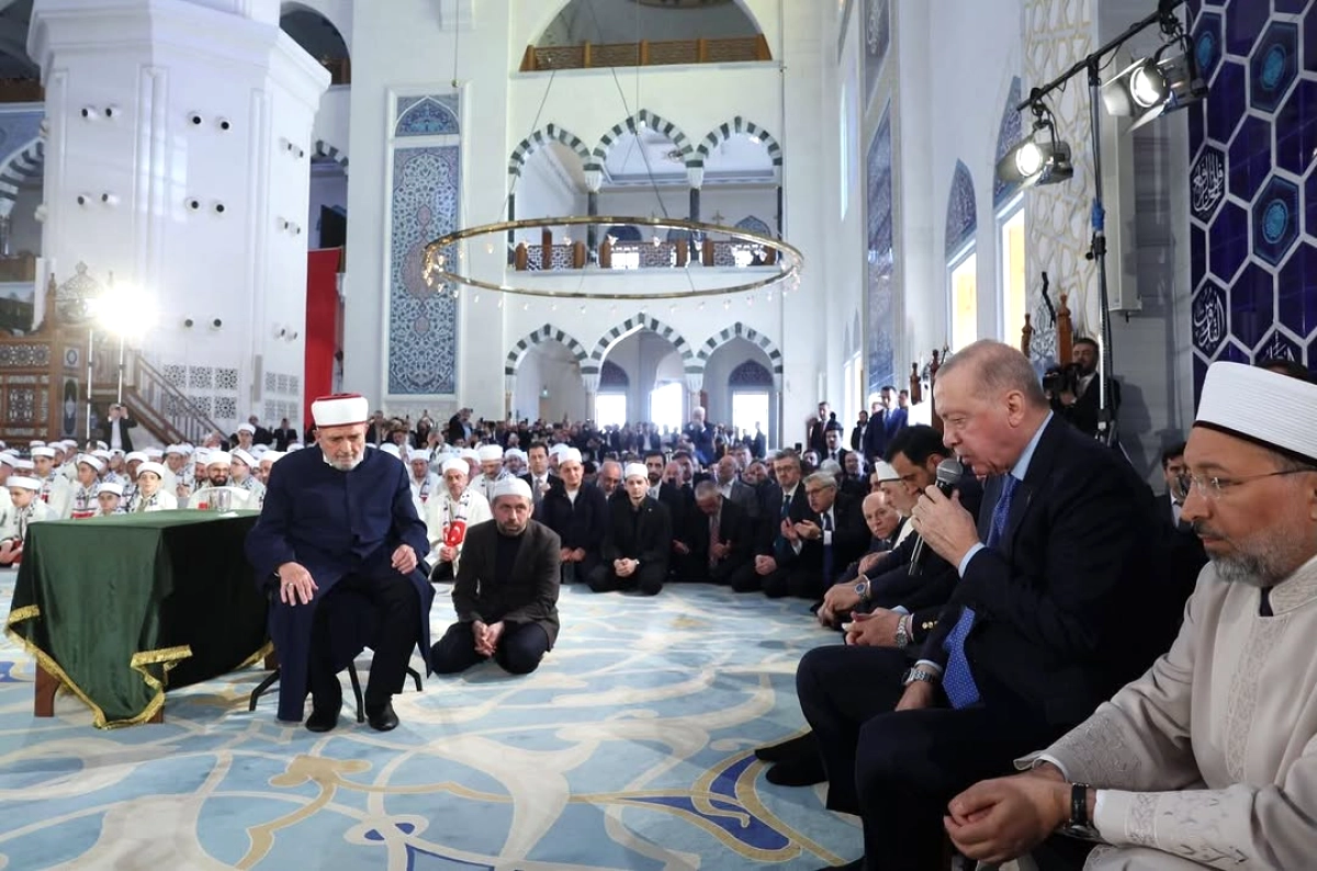 333 Hafız, Çamlıca Camii'nde İcazetlerini Aldı