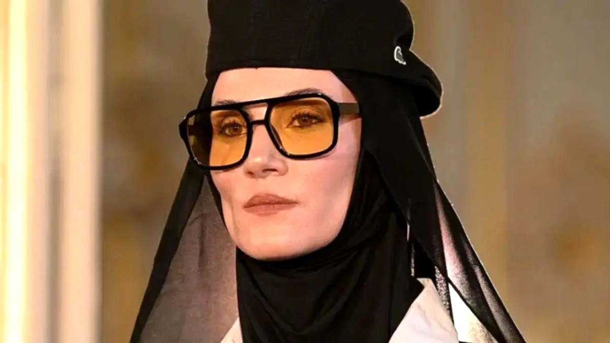 Paris'te İlk Mütevazı Moda Haftası: Muhafazakar Giyim Podyuma Çıktı