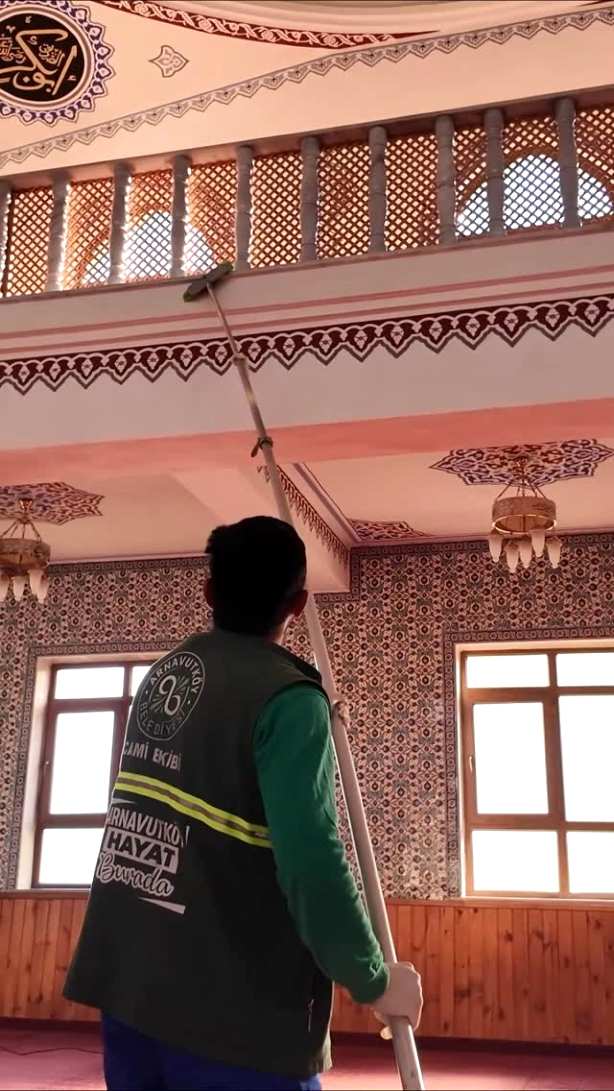 Arnavutköy'de Cami Temizlik Çalışmaları: İbadethanelerde Hijyen Yükseliyor