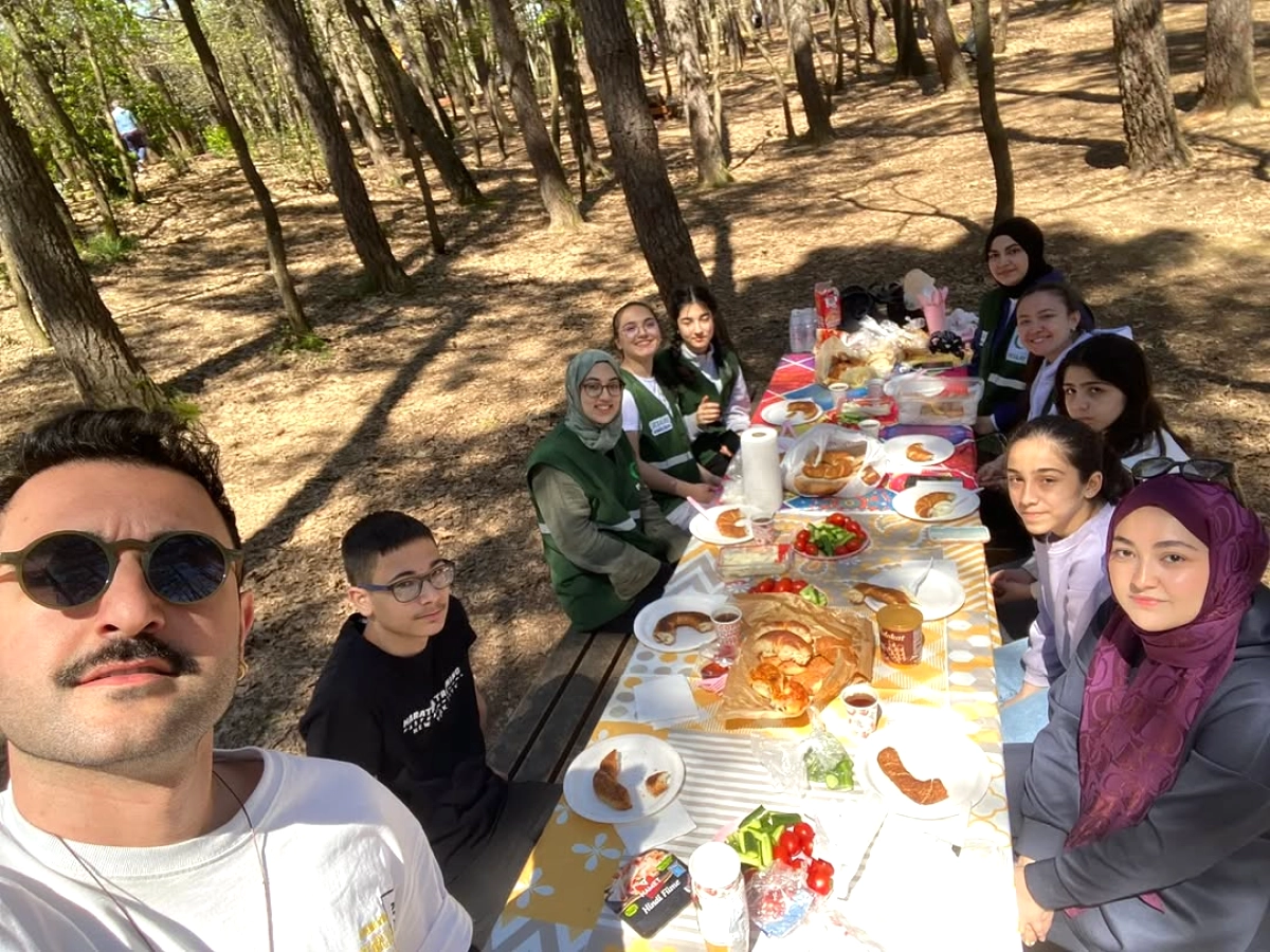 Çekmeköy'de Gençler Doğayla Buluştu: Yeşilay'dan Motivasyon Etkinliği