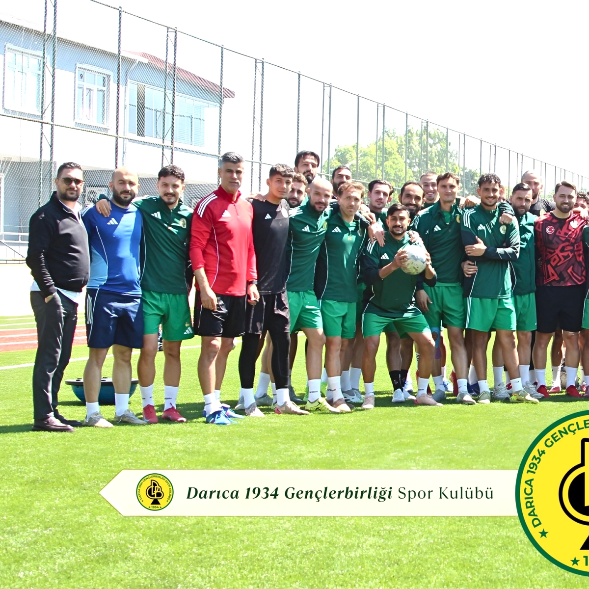 Avrupa Şampiyonu İbo Aslan, Darıca Gençlerbirliği'nde Futbolcularla Buluştu