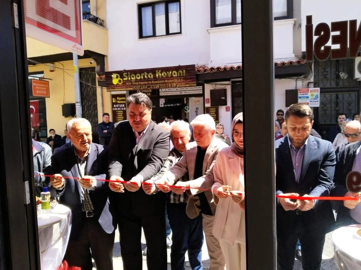 Havran'da Yeni Eczane Açıldı: Başkan Ersoy'dan Esnaf Ziyareti