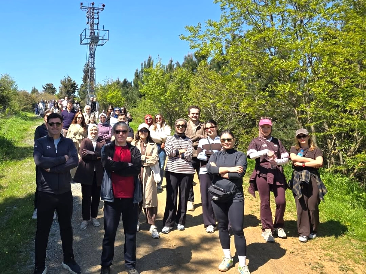 Sultangazi'de Aday Öğretmenler Maarif Yürüyüşü'nde Buluştu