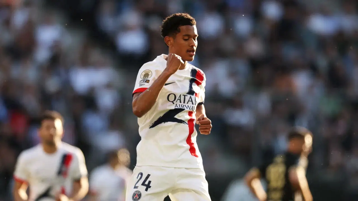 PSG, 10 Kişi Kalmasına Rağmen Angers'i 3-0 Mağlup Etti | Ligue 1'de Liderlik Pekleşti