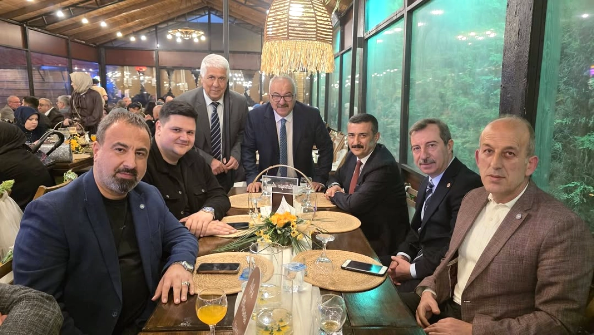 İYİ Parti'den Yeniden Aydınlanma Derneği Başkanının Oğluna Nikah Katılımı