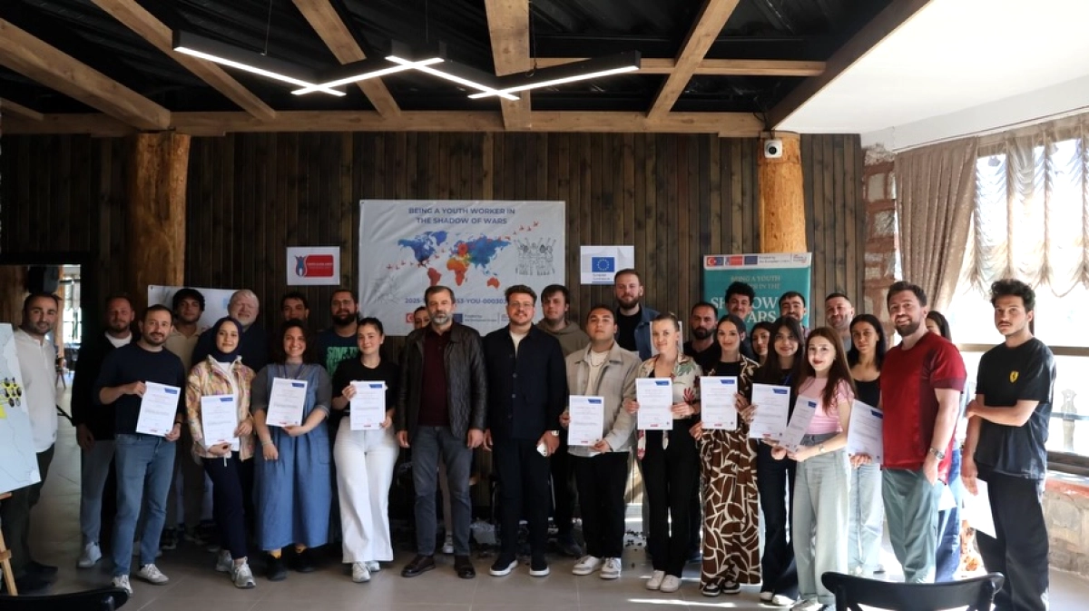 Gürsu'da Erasmus Sertifika Töreni: Savaş Bölgelerinden Gelen Gençler Umutla Uğurlandı