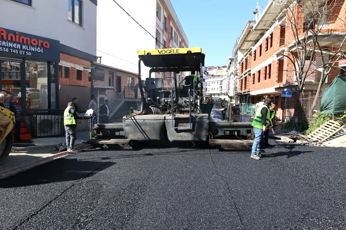 Çekmeköy'de Çukurlu Yollar Tarih Oluyor: Asfalt Tamamlandı