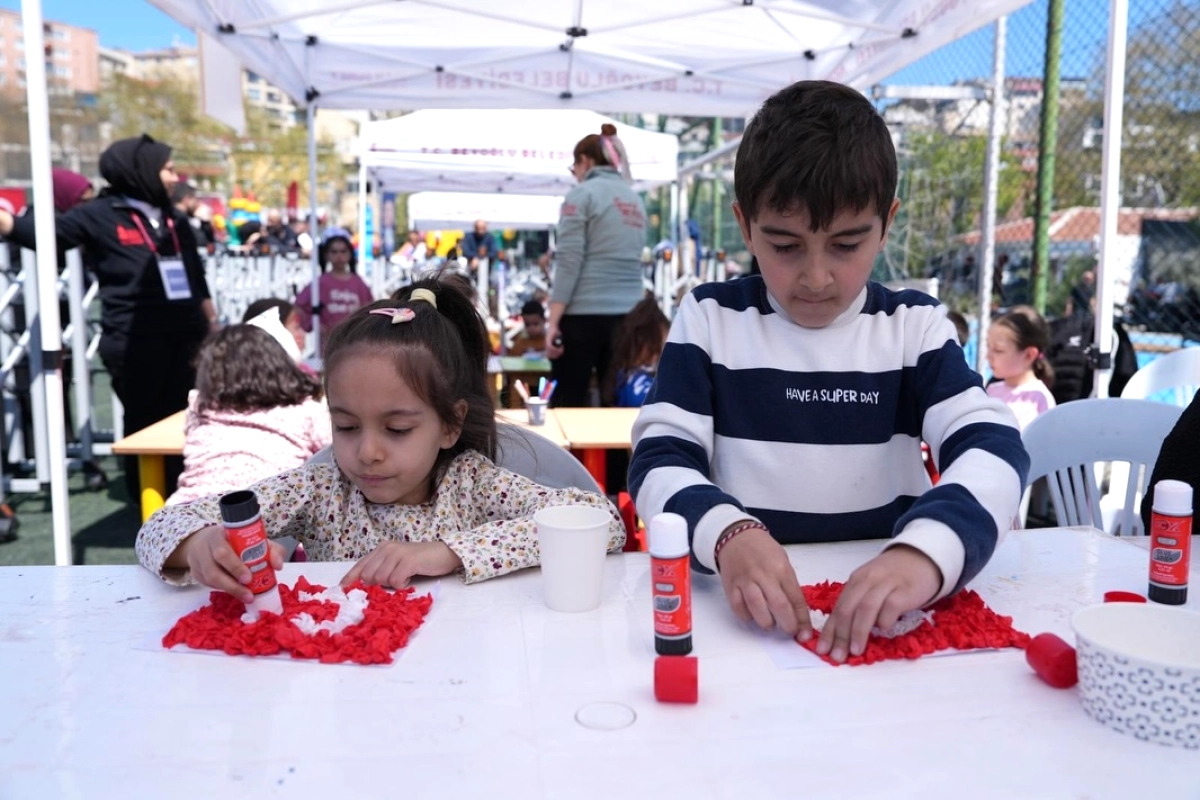 Beyoğlu'nda 23 Nisan Coşkusu: Çocuk Şenliği 26 Nisan'a Kadar Devam Ediyor