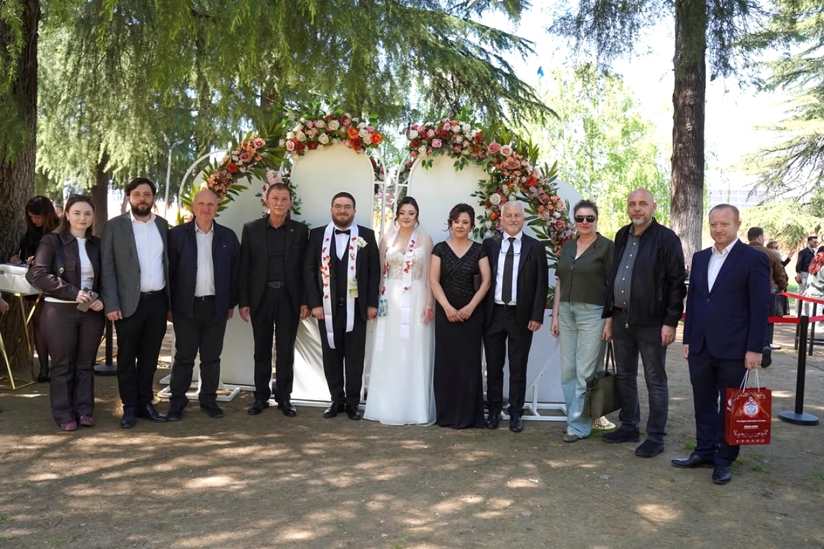 Orhangazi Belediye Başkanı'ndan Mesai Arkadaşının Kızı İçin Düğün Tebriği