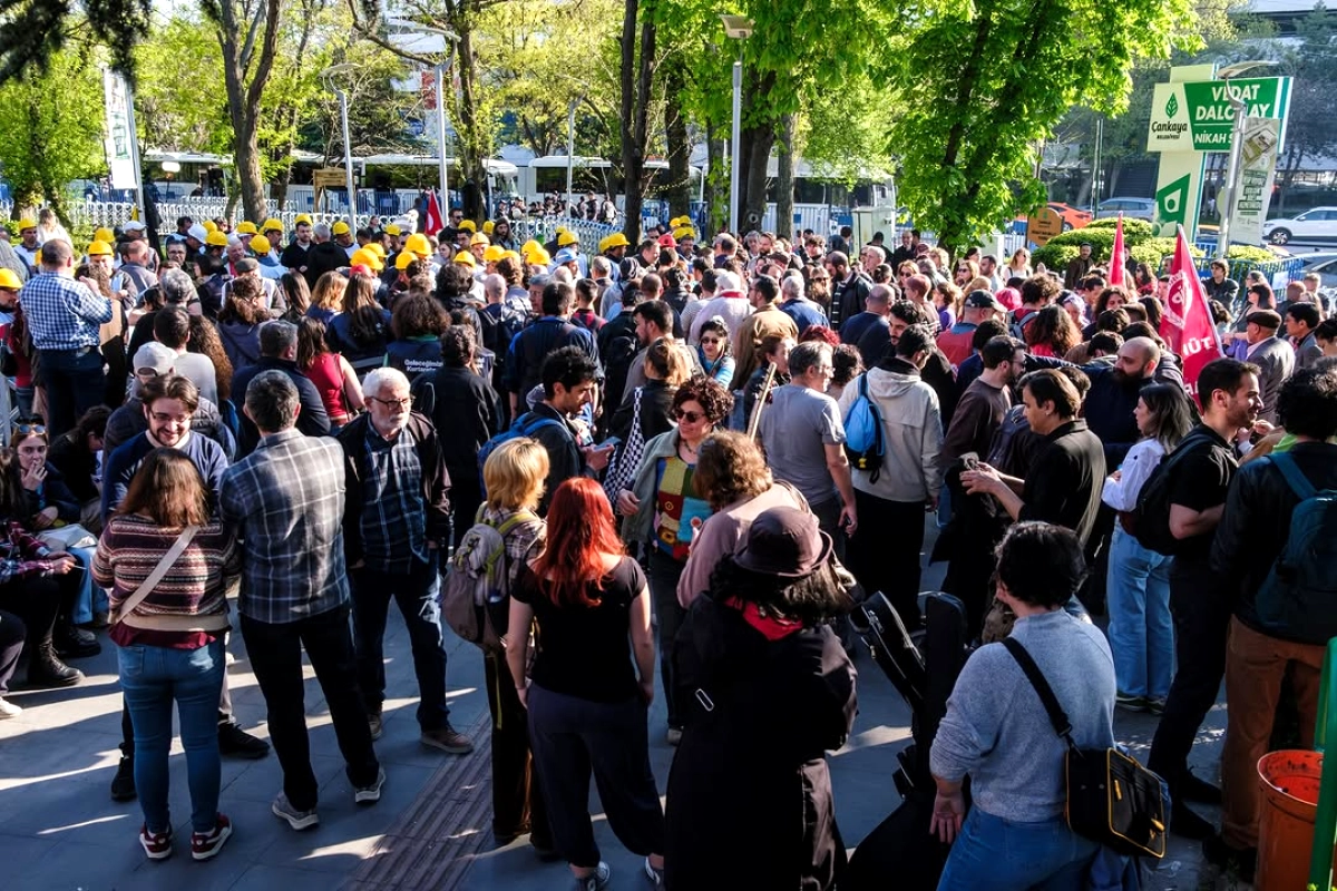 Erkan Baş, Kurtuluş Parkı'nda Açlık Grevindeki Maden İşçileriyle Buluştu